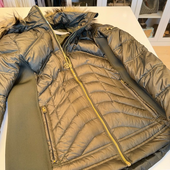 Michael Kors down jacket w/ removable hood - Picture 9 of 11